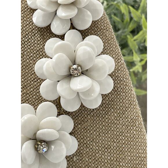 J. Crew White Chunky Bold Icy 3D Flower Rose Gold Tone Statement Necklace 21" - Picture 3 of 13